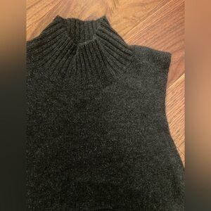 Dark Gray Sleeveless 100%Cashmere Sweater
